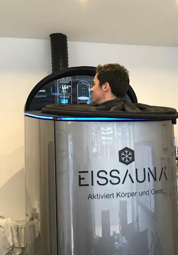 cryosauna with person