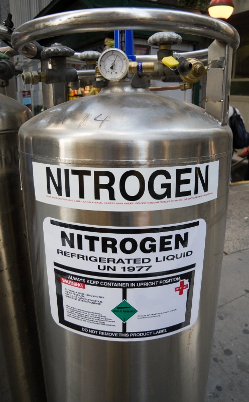 Liquid nitrogen dewar